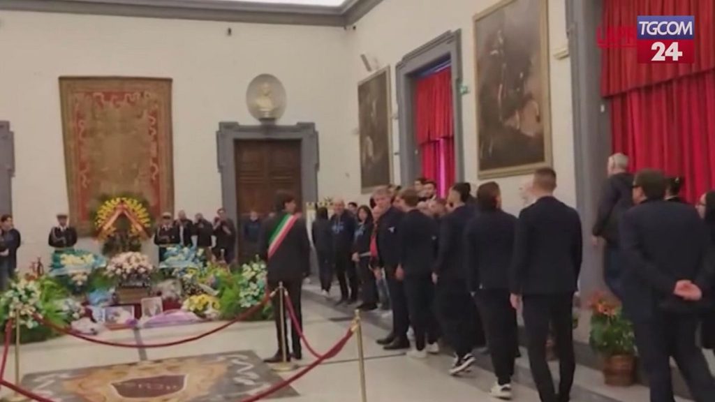 I calciatori della Lazio omaggiano Suor Paola in un tributo toccante.